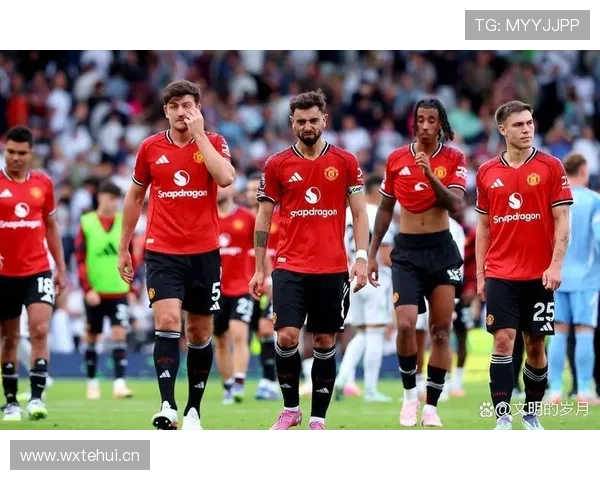 曼联战术体系缺乏稳定性：赛季关键阶段的表现变化对球队争冠形势产生影响