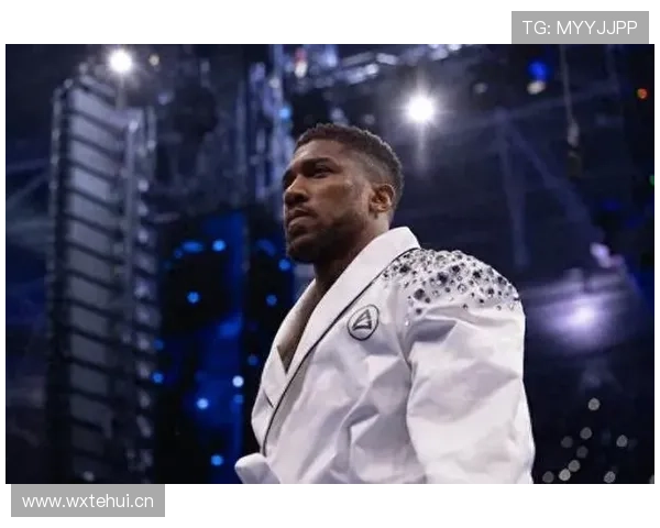 刷到安东尼·约书亚在路边小店结账，账单数字把我震住了