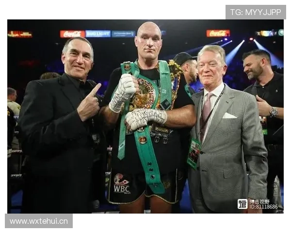 泰森·富里睡醒发现床边堆着200万英镑现金，顺手点了根雪茄