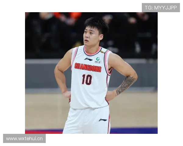 赵睿训练完直接拎着爱马仕去接娃，这谁顶得住啊